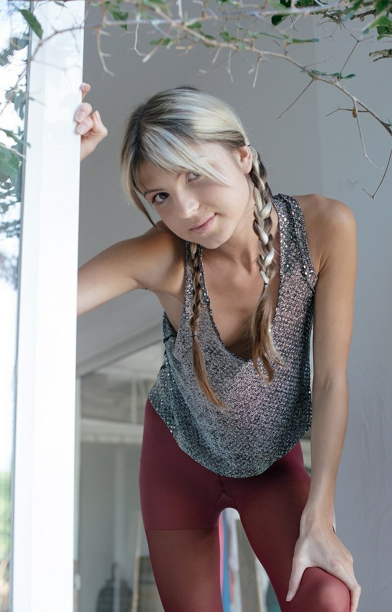 Марта, 25